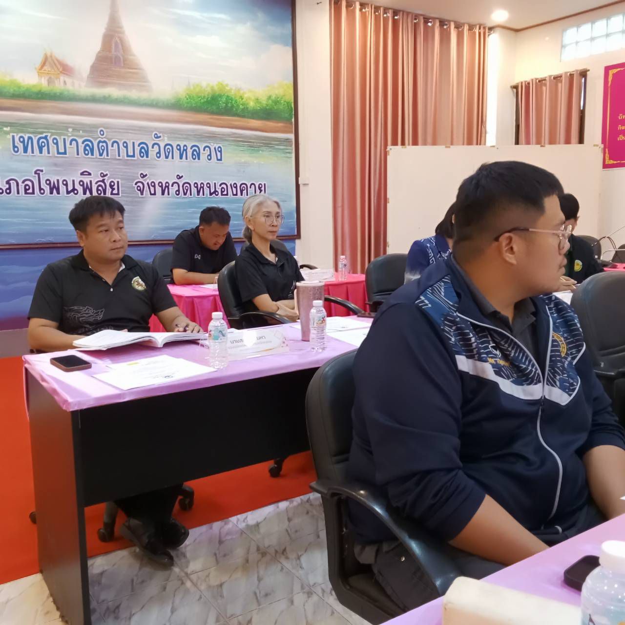 24/7/69 วันนี้เวลา 18.00 19.30 น. นายประจักษ์ อภัยภักดิ์ นายกเทศมนตรีตำบลวัดหลวง นายใหม่ จงสีหา ปลัดเทศบาลตำบลวัดหลวง นายสนธิชัย มหา รองปลัดเทศบาล และหัวหน้าส่วนราชการ เข้าร่วมชี้แจงต่อคณะอนุกรรมาธิการท้องถิ่น เทศบาลนคร เทศบาลเมือง เทศบาลตำบล และเงินอุดหน