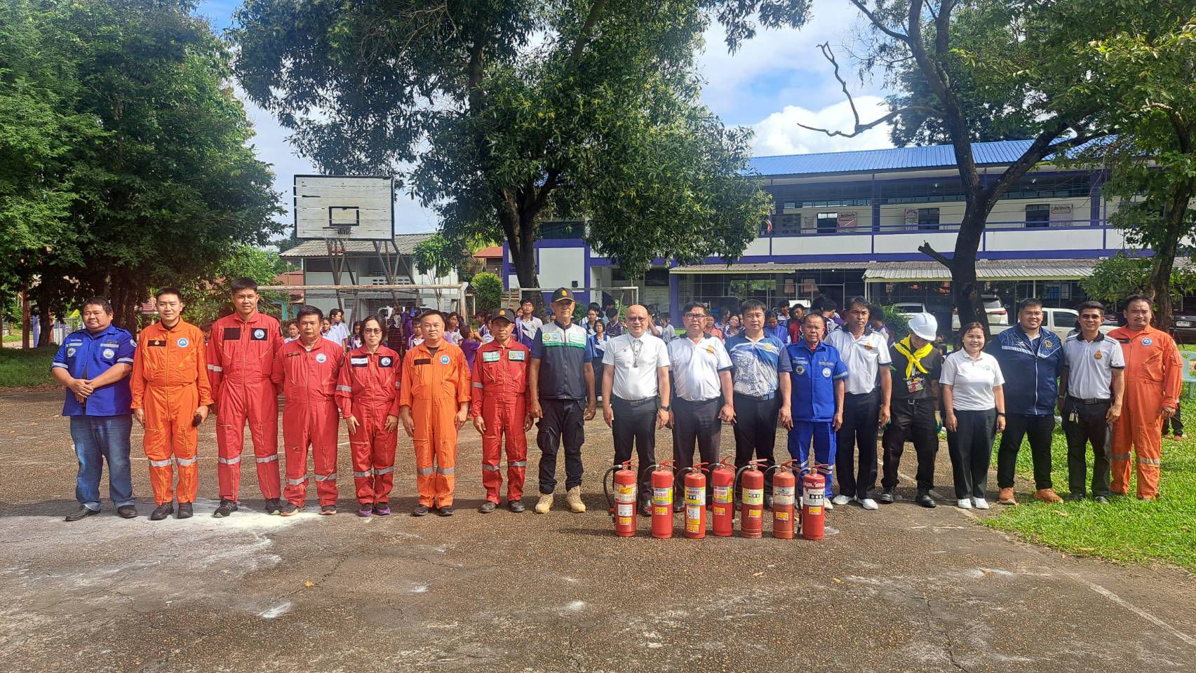 ซ้อมแผนอัคีภัยในสถานศึกษาโรงเรียนบ้านดงกำพี้ นำโดยนักป้องกันบรรเทาสาธารณะภัยชำนาญการ และเจ้าหน้าที่ทุกท่าน