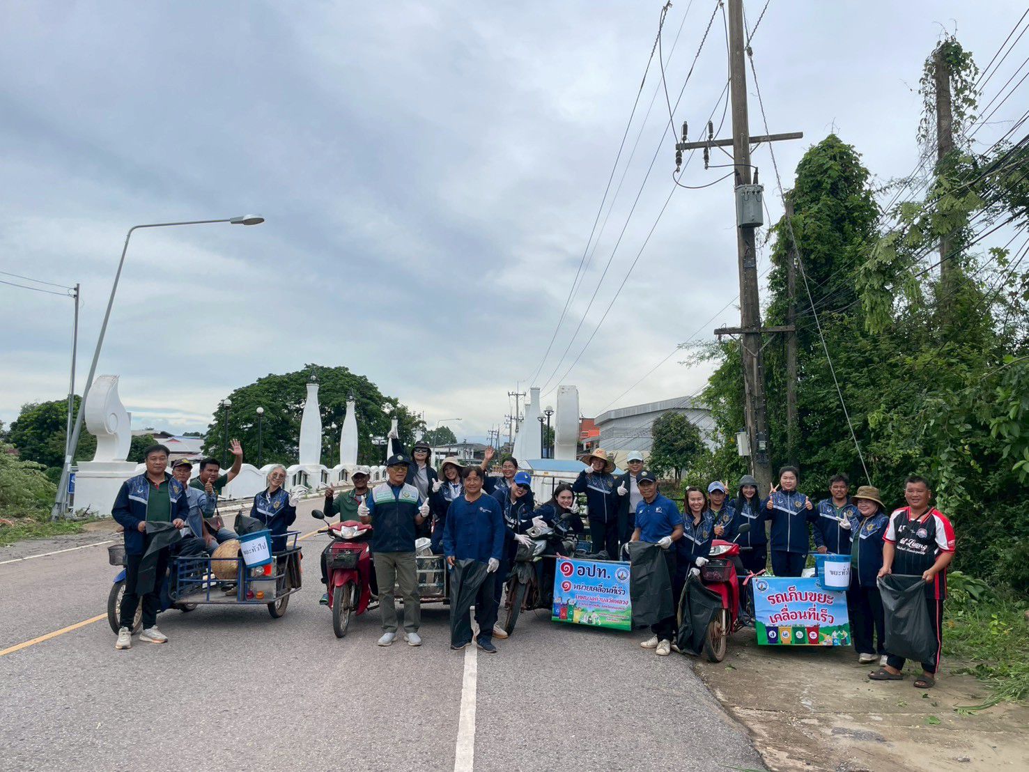 วันที่ 1  ก.ค. 2569  เวลา 14.30 น.  เทศบาลตำบลวัดหลวง จัดกิจกรรมหน่วยเคลื่อนที่เร็ว นำโดย ท่านนายกเทศมนตรีตำบลวัดหลวง พร้อม ท่านปลัด หัวหน้าส่วนราชการ ร่วมกิจกรรม