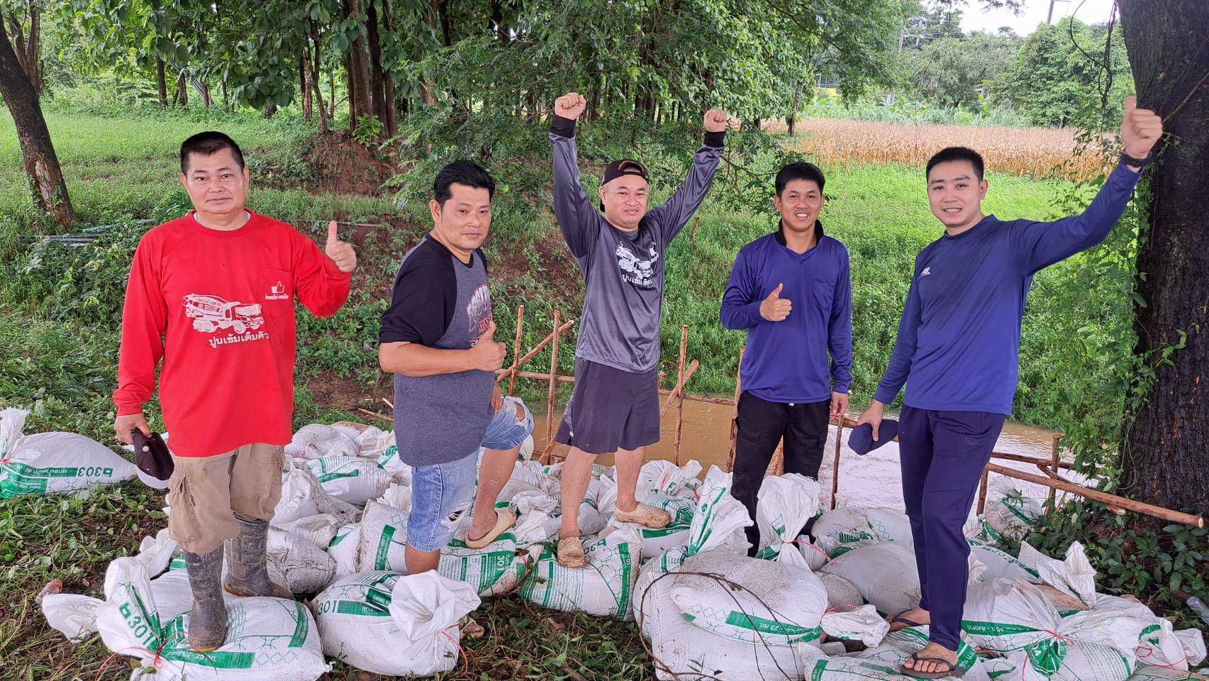 วันที่ 8 สิงหาคม 2569 ️ นายประจักษ์ อภัยภักดิ์ นายกเทศมนตรีตำบลวัดหลวง พร้อมด้วยคณะผู้บริหารท่องถิ่น สมาชิกสภาเทศบาลตำบลวัดหลวง เขต 1 และเขต 2 ประชาชนในตำบลวัดหลวง และเจ้าหน้าที่เทศบาลตำบลวัดหลวง ลงพื้นที่ดำเนินการแก้ไขปัญหาน้ำท่วมและน้ำรอการระบาย โดยการข