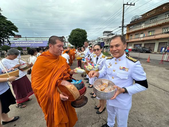 ️วันที่ 12 สิงหาคม  2569 เวลา 07.30 น. นายประจักษ์  อภัยภักดิ์ นายกเทศมนตรีตำบลวัดหลวง นายใหม่  จงสีหา ปลัดเทศบาลตำบลวัดหลวง นางสาวธัญญารัตน์ บุรวัฒน์ สมาชิกสภาเทศบาลตำบลวัดหลวง และเจ้าหน้าที่เทศบาลตำบลวัดหลวง เข้าร่วมพิธีทำบุญตักบาตรถวายพระราชกุศล กิจกรร