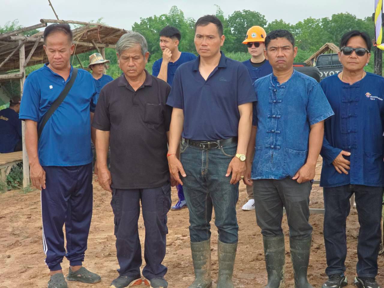 วันที่ 23 กรกฎาคม 2569 เทศบาลตำบลวัดหลวง ได้ดำเนินโครงการปลูกหญ้าแฝกตามแนวพระราชดำริ ประจำปีงบประมาณ 2569 ณ หนองโง้ง บ้านโนนศิลา ตำบลวัดหลวง อำเภอโพนพิสัย จังหวัดหนองคาย โดยมีนายประจักษ์ อภัยภักดิ์ นายกเทศมนตรีตำบลวัดหลวงเปิดผู้กล่าวเปิดโครงการและมีนายใหม