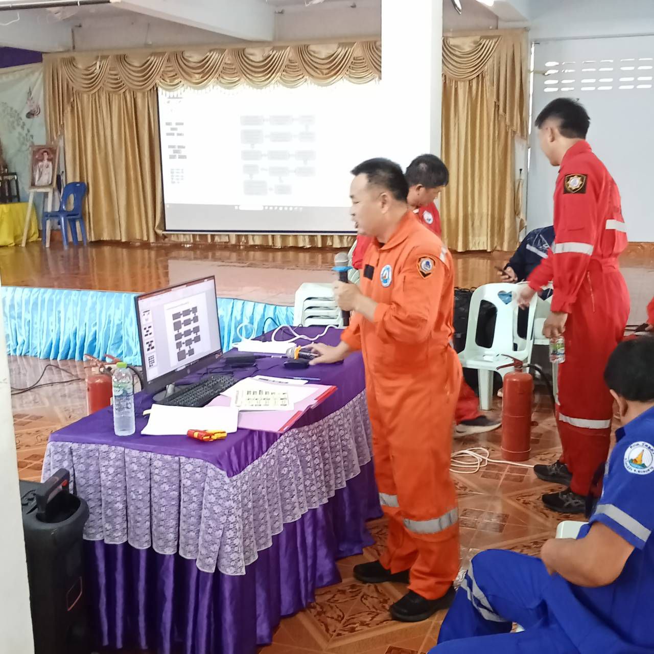 ซ้อมแผนอัคีภัยในสถานศึกษาโรงเรียนบ้านดงกำพี้ นำโดยนักป้องกันบรรเทาสาธารณะภัยชำนาญการ และเจ้าหน้าที่ทุกท่าน