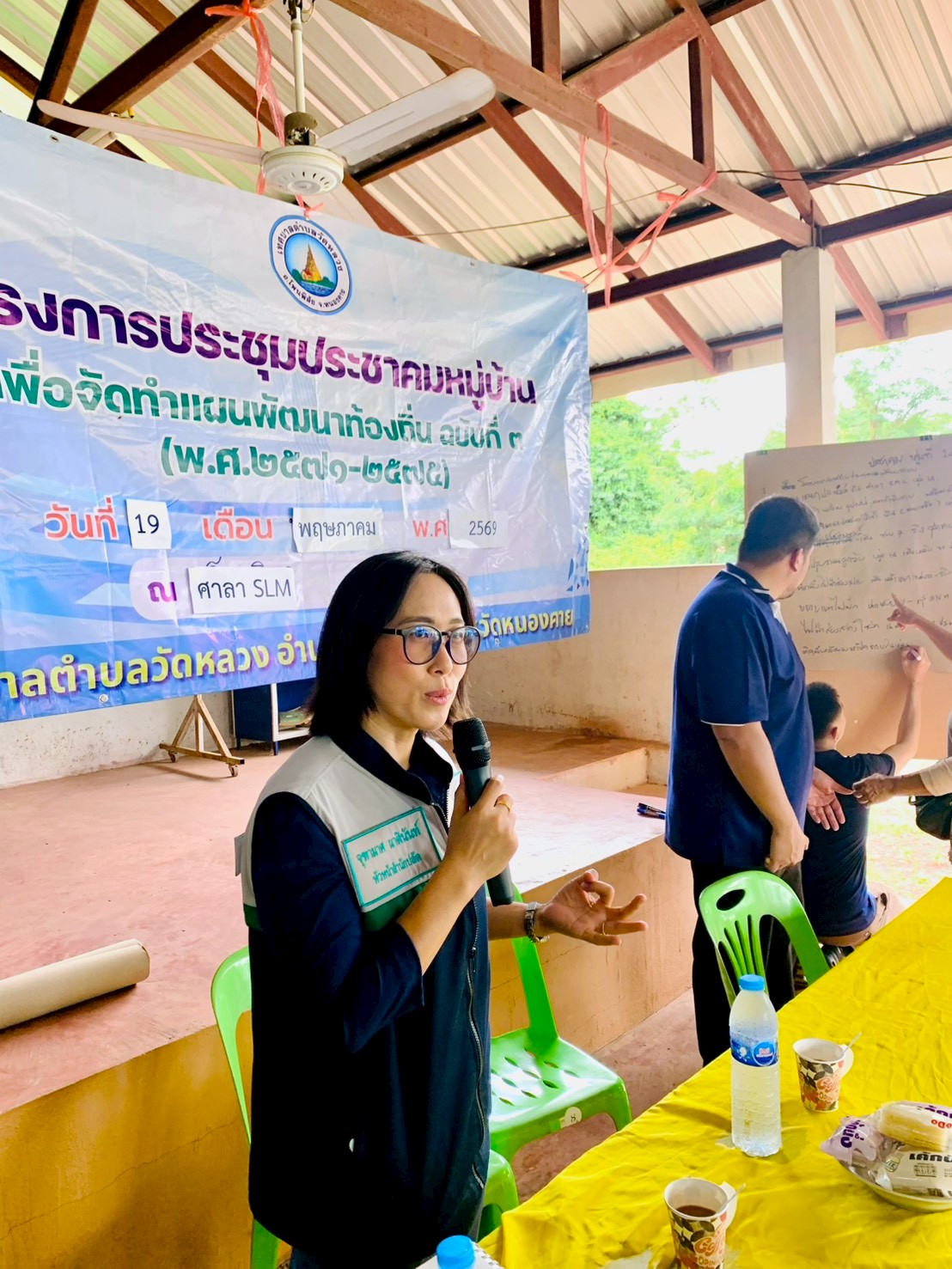 เทศบาลตำบลวัดหลวง  ออกโครงการประชุมประชาคมหมู่บ้าน 4/13/14/12 นำโดย ท่านนายกเทศมนตรีตำบลวัดหลวง นายประจักษ์ อภัยภักดิ์ และคณะผู้บริหาร สท.เขต 1-2 พร้อมท่าน ปลัด ทต.วัดหลวง นายใหม่ จงสีหา พร้อม หัวหน้าส่วนราชการ เพื่อจัดทำแผนพัฒนา ฉบับที่ 3 -2571-2575