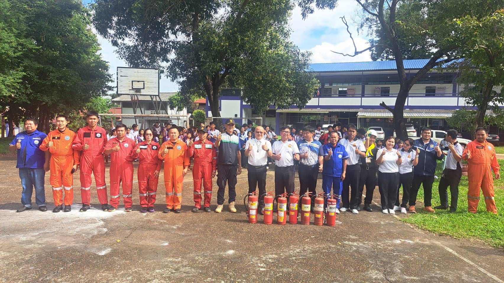 ซ้อมแผนอัคีภัยในสถานศึกษาโรงเรียนบ้านดงกำพี้ นำโดยนักป้องกันบรรเทาสาธารณะภัยชำนาญการ และเจ้าหน้าที่ทุกท่าน