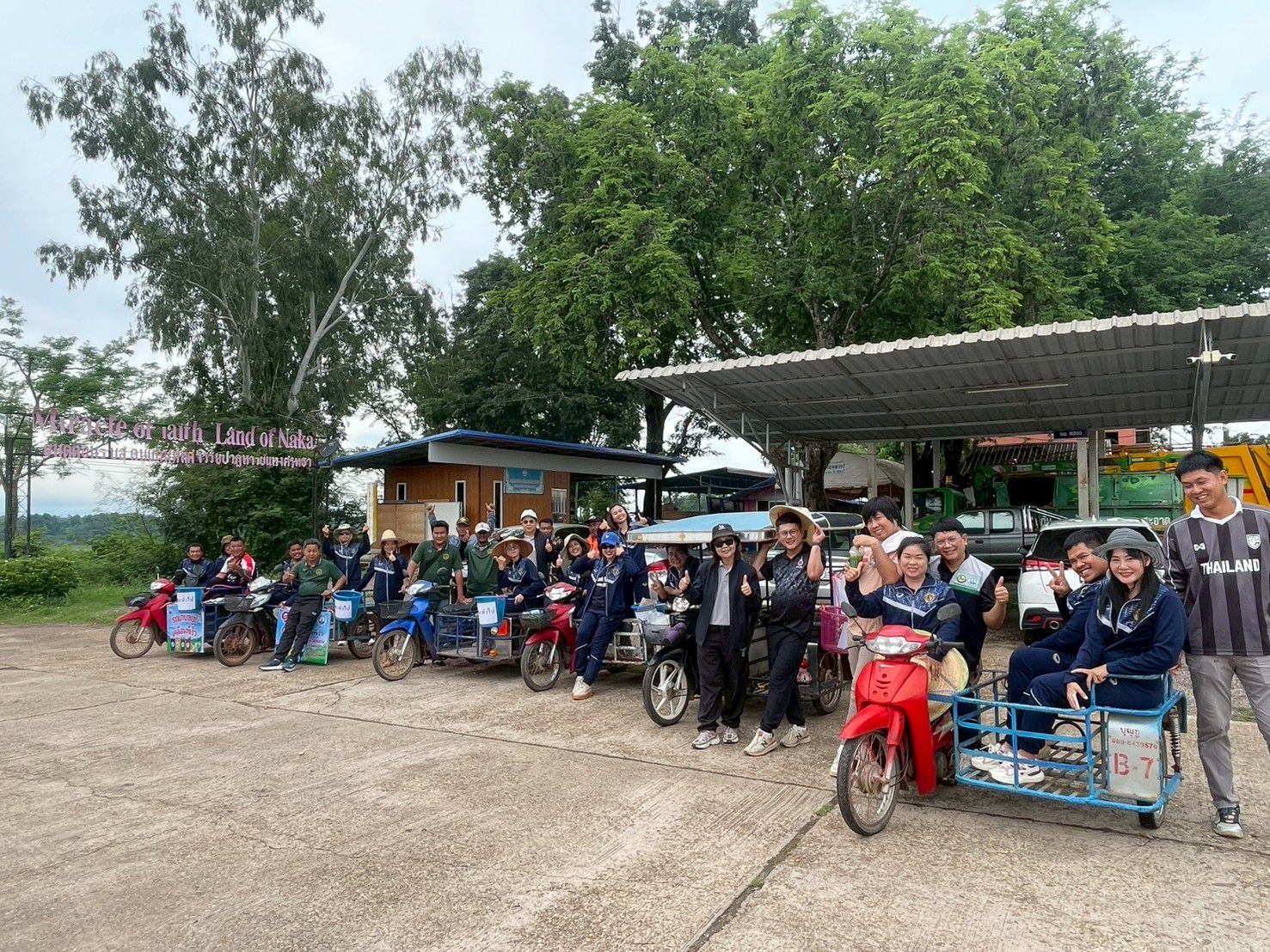 วันที่ 1  ก.ค. 2569  เวลา 14.30 น.  เทศบาลตำบลวัดหลวง จัดกิจกรรมหน่วยเคลื่อนที่เร็ว นำโดย ท่านนายกเทศมนตรีตำบลวัดหลวง พร้อม ท่านปลัด หัวหน้าส่วนราชการ ร่วมกิจกรรม