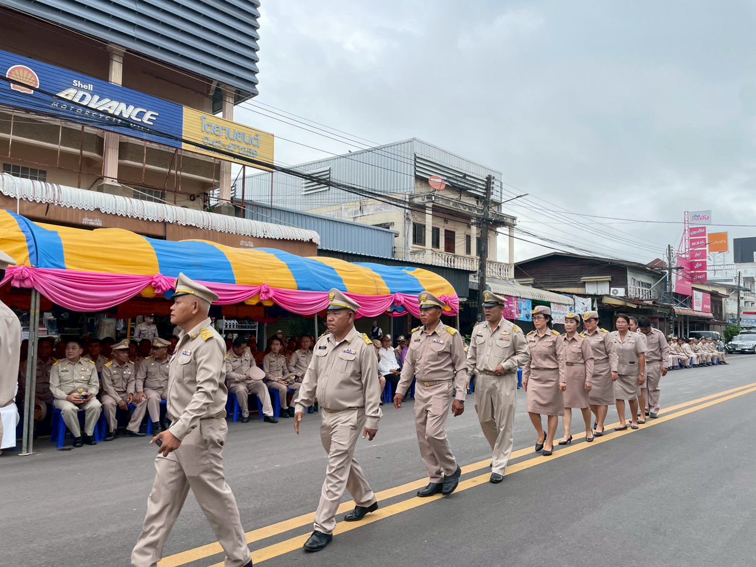 ท่านายกประจักษ์ อภัยภักดิ์  ท่านปลัดใหม่  จงสีหา พร้อมคณะผู้บริหาร และหัวหน้าส่วนราชการ เทศบาลตำบลวัดหลวง ร่วมงานถวายพวงมาลา แด่ พระยาสุนทรธรรมมธาดา ที่ อำเภอโพนพิสัย